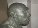 800px-Неандерталец_из_Ла-Ферраси_профиль,_Герасимов.jpg